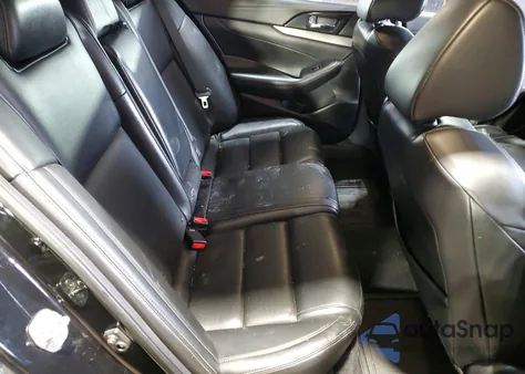 2018 Nissan Maxima 3.5S z USA, uszkodzony, nr VIN 1N4AA6APXJC387842